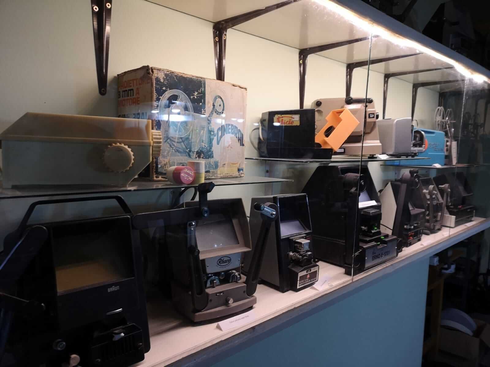 Muzeul Cineastului Amator Reșița aparate proiecție